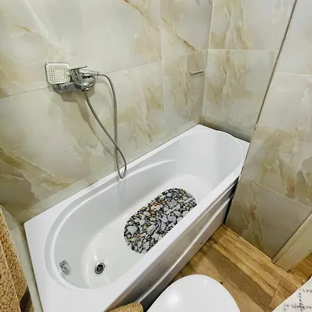 Flora Deluxe & Bath * Tirana