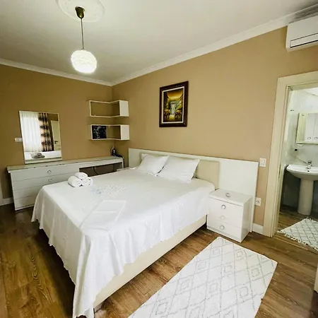 Flora Deluxe & Bath Guest house Tirana