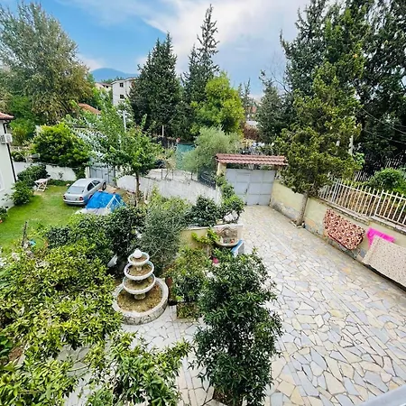 Guest house Flora Deluxe & Bath Tirana